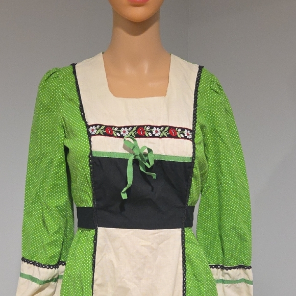 Vintage Green and Black Long Sleeve Dress - Picture 3 of 17